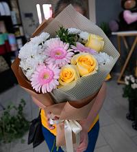 Букет цветов из:  Герберы, Розы и Хризантемы в Харабали